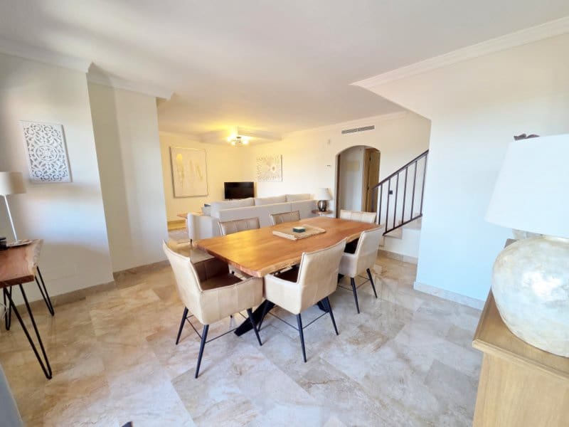 3 sypialnia Penthouse na sprzedaż w Estepona z basenem garażem - 479 000 € (Ref: 10029512)