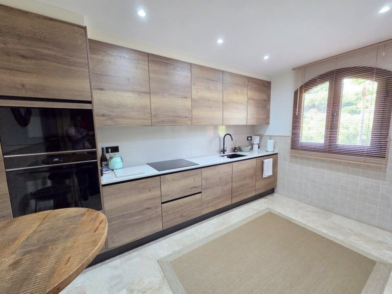 3 sypialnia Penthouse na sprzedaż w Estepona z basenem garażem - 479 000 € (Ref: 10029512)