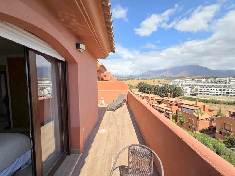 3 sypialnia Penthouse na sprzedaż w Estepona z basenem garażem - 479 000 € (Ref: 10029512)