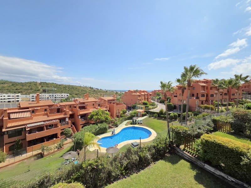 3 sypialnia Penthouse na sprzedaż w Estepona z basenem garażem - 479 000 € (Ref: 10029512)