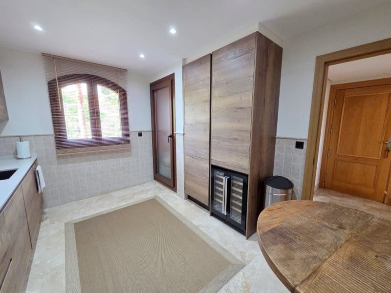 3 sypialnia Penthouse na sprzedaż w Estepona z basenem garażem - 479 000 € (Ref: 10029512)