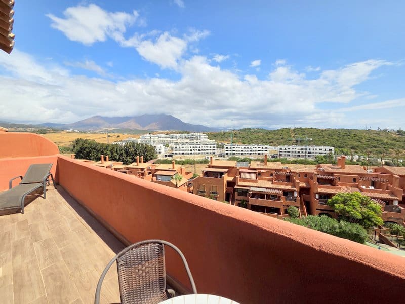3 sypialnia Penthouse na sprzedaż w Estepona z basenem garażem - 479 000 € (Ref: 10029512)