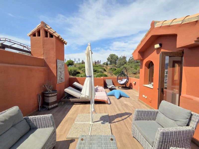 3 sypialnia Penthouse na sprzedaż w Estepona z basenem garażem - 479 000 € (Ref: 10029512)
