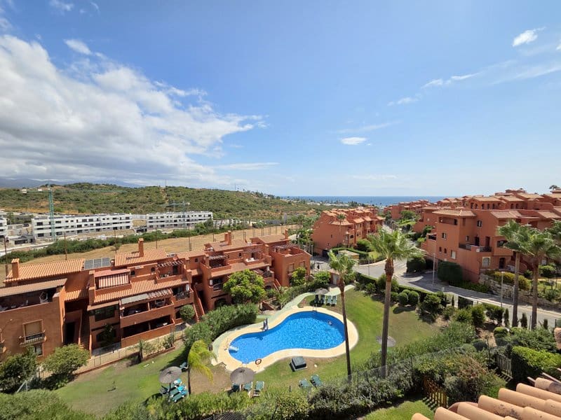 3 sypialnia Penthouse na sprzedaż w Estepona z basenem garażem - 479 000 € (Ref: 10029512)