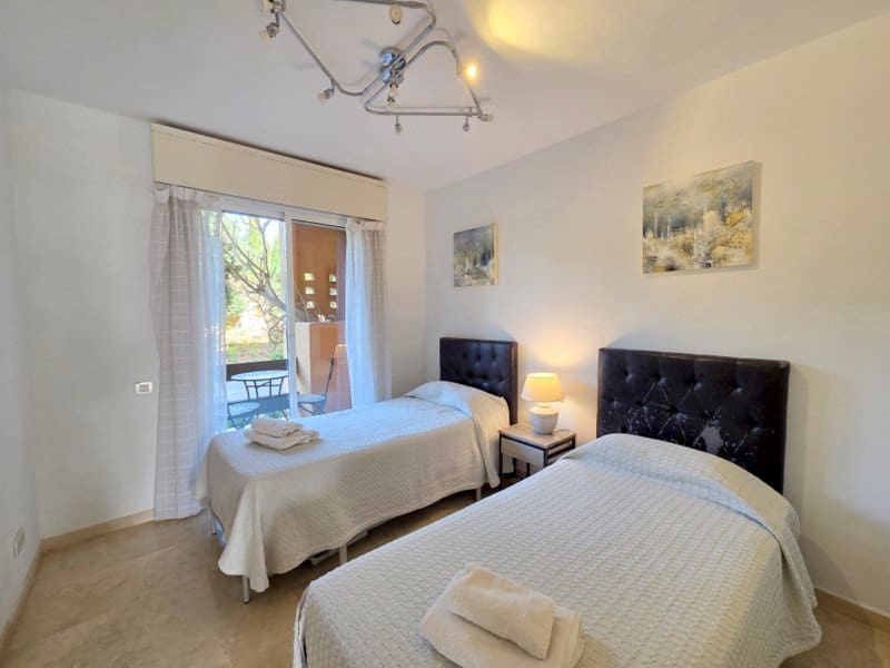 3 quarto Apartamento para venda em La Duquesa / Puerto de la Duquesa com piscina garagem - 750 000 € (Ref: 10043582)
