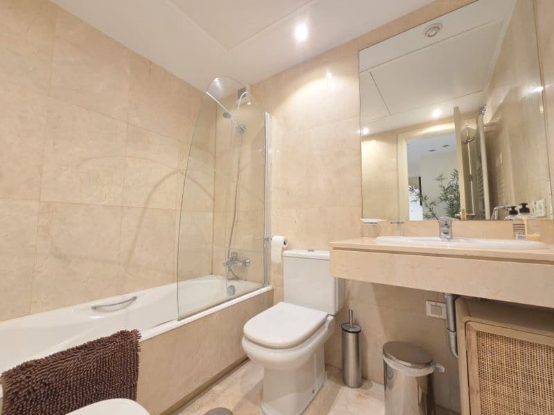 3 quarto Apartamento para venda em La Duquesa / Puerto de la Duquesa com piscina garagem - 750 000 € (Ref: 10043582)