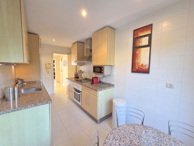 3 quarto Apartamento para venda em La Duquesa / Puerto de la Duquesa com piscina garagem - 750 000 € (Ref: 10043582)