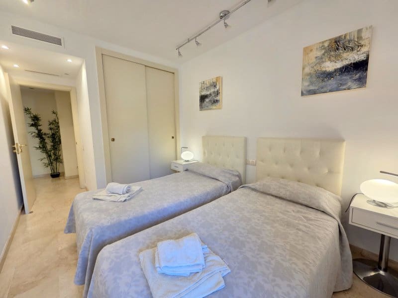 3 quarto Apartamento para venda em La Duquesa / Puerto de la Duquesa com piscina garagem - 750 000 € (Ref: 10043582)