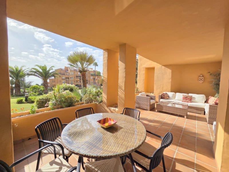 3 quarto Apartamento para venda em La Duquesa / Puerto de la Duquesa com piscina garagem - 750 000 € (Ref: 10043582)