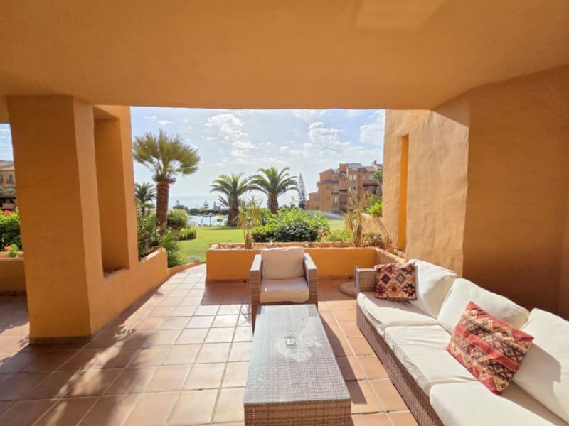 3 quarto Apartamento para venda em La Duquesa / Puerto de la Duquesa com piscina garagem - 750 000 € (Ref: 10043582)