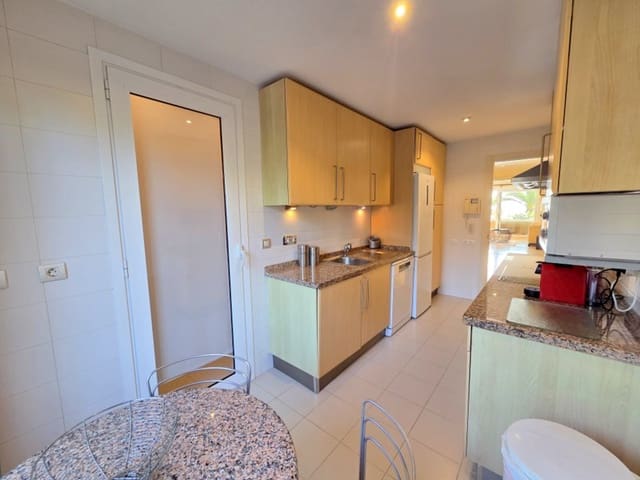 3 quarto Apartamento para venda em La Duquesa / Puerto de la Duquesa, Manilva com piscina garagem - 750 000 € (Ref: 10043582)