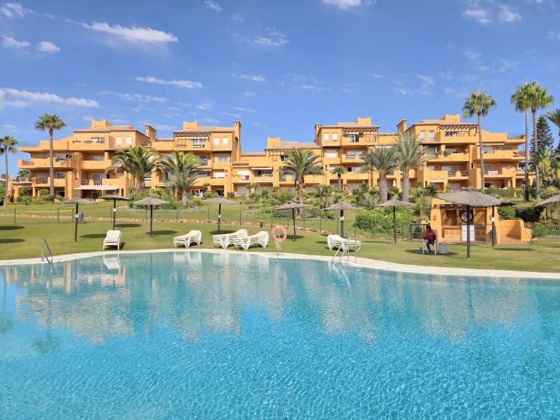 3 quarto Apartamento para venda em La Duquesa / Puerto de la Duquesa com piscina garagem - 750 000 € (Ref: 10043582)