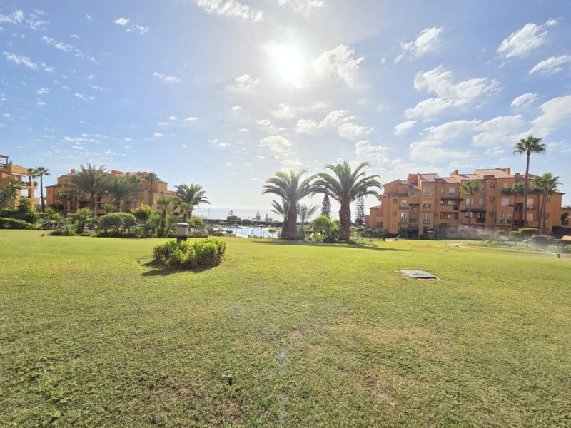 3 quarto Apartamento para venda em La Duquesa / Puerto de la Duquesa com piscina garagem - 750 000 € (Ref: 10043582)