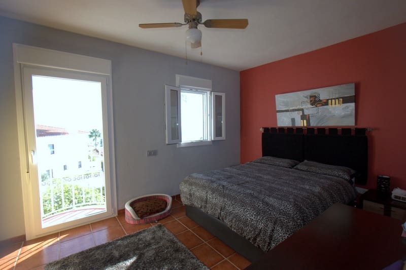 2 chambre Maison de Ville à vendre à La Duquesa / Puerto de la Duquesa - 285 000 € (Ref: 10076926)