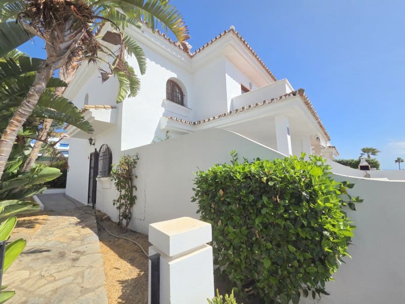3 quarto Casa em Banda para venda em La Duquesa / Puerto de la Duquesa com piscina - 549 000 € (Ref: 10098606)