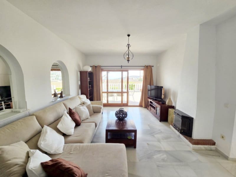 3 quarto Casa em Banda para venda em La Duquesa / Puerto de la Duquesa com piscina - 549 000 € (Ref: 10098606)