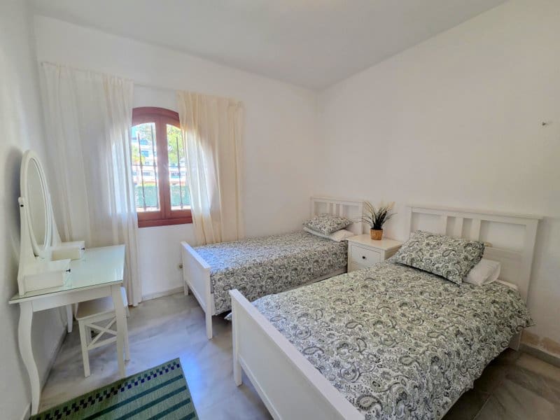 3 quarto Casa em Banda para venda em La Duquesa / Puerto de la Duquesa com piscina - 549 000 € (Ref: 10098606)