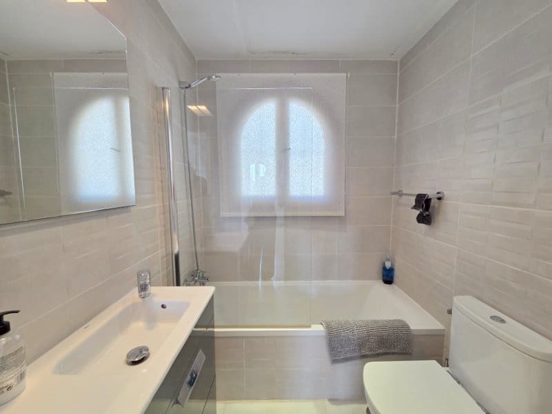 3 quarto Casa em Banda para venda em La Duquesa / Puerto de la Duquesa com piscina - 549 000 € (Ref: 10098606)
