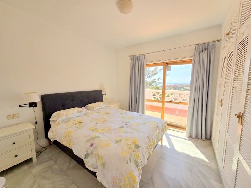 3 quarto Casa em Banda para venda em La Duquesa / Puerto de la Duquesa com piscina - 549 000 € (Ref: 10098606)