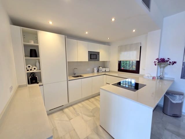 3 quarto Casa em Banda para venda em La Duquesa / Puerto de la Duquesa, Manilva com piscina - 549 000 € (Ref: 10098606)