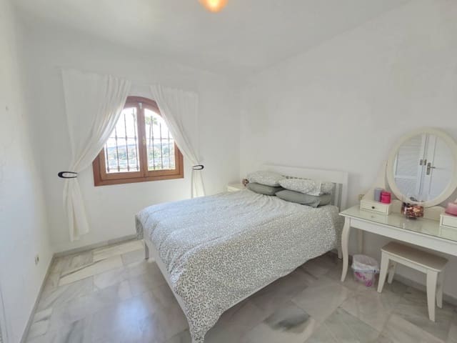 3 quarto Casa em Banda para venda em La Duquesa / Puerto de la Duquesa, Manilva com piscina - 549 000 € (Ref: 10098606)