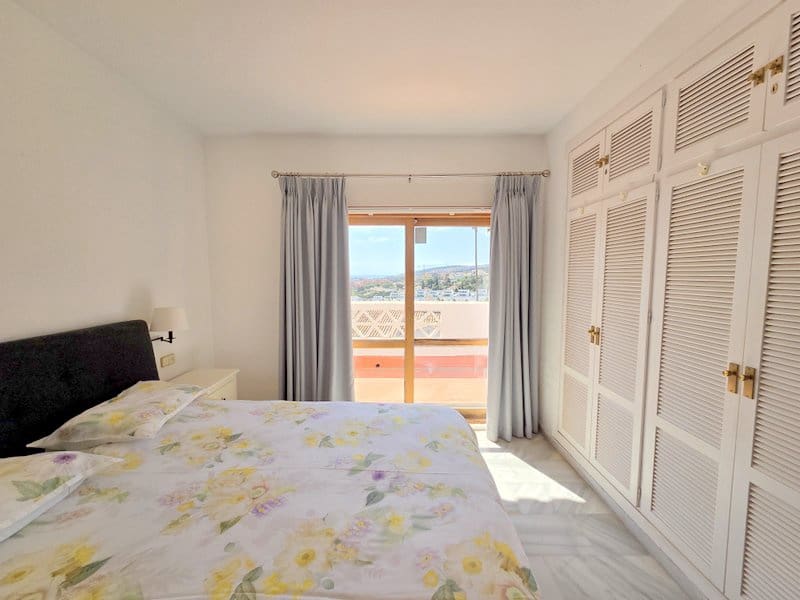 3 quarto Casa em Banda para venda em La Duquesa / Puerto de la Duquesa com piscina - 549 000 € (Ref: 10098606)
