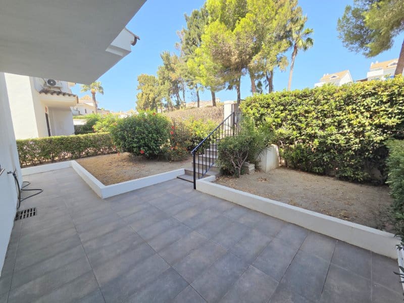 3 quarto Casa em Banda para venda em La Duquesa / Puerto de la Duquesa com piscina - 549 000 € (Ref: 10098606)