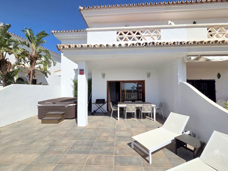 3 quarto Casa em Banda para venda em La Duquesa / Puerto de la Duquesa com piscina - 549 000 € (Ref: 10098606)