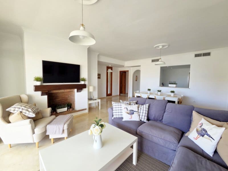Apartamento de 3 habitaciones en La Duquesa / Puerto de la Duquesa en venta con piscina garaje - 525.000 € (Ref: 10158414)