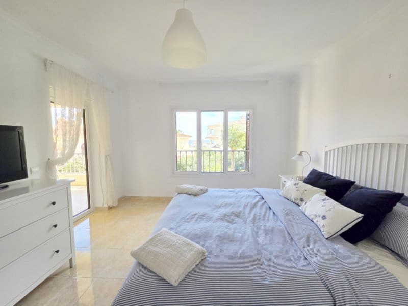 Apartamento de 3 habitaciones en La Duquesa / Puerto de la Duquesa en venta con piscina garaje - 525.000 € (Ref: 10158414)