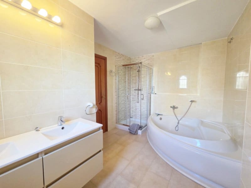 Apartamento de 3 habitaciones en La Duquesa / Puerto de la Duquesa en venta con piscina garaje - 525.000 € (Ref: 10158414)