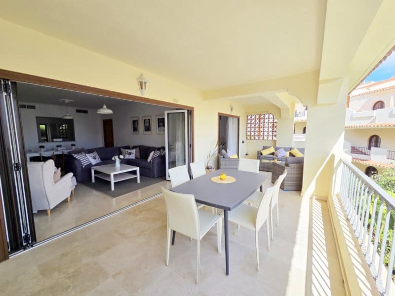 Apartamento de 3 habitaciones en La Duquesa / Puerto de la Duquesa en venta con piscina garaje - 525.000 € (Ref: 10158414)