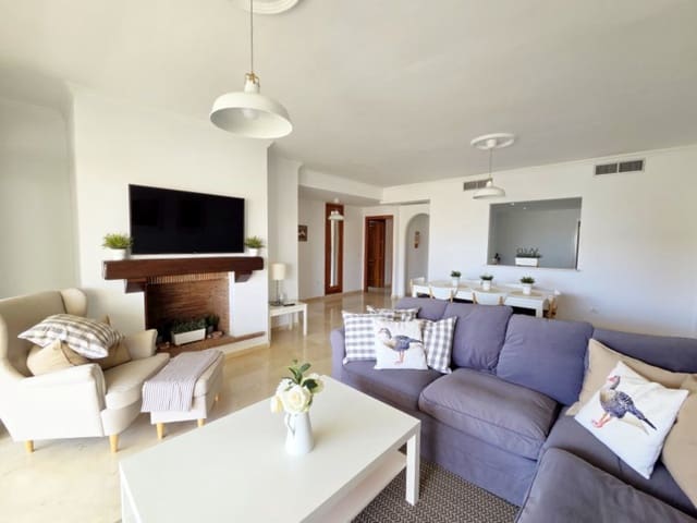 Apartamento de 3 habitaciones en La Duquesa / Puerto de la Duquesa, Manilva en venta con piscina garaje - 525.000 € (Ref: 10158414)