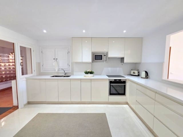 Apartamento de 3 habitaciones en La Duquesa / Puerto de la Duquesa, Manilva en venta con piscina garaje - 525.000 € (Ref: 10158414)