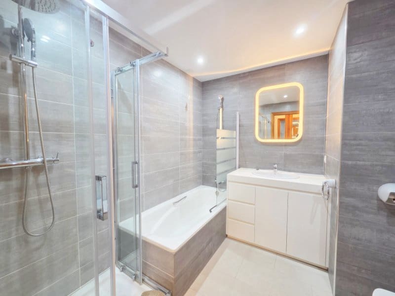 Apartamento de 3 habitaciones en La Duquesa / Puerto de la Duquesa en venta con piscina garaje - 525.000 € (Ref: 10158414)