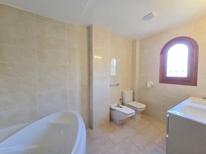 Apartamento de 3 habitaciones en La Duquesa / Puerto de la Duquesa en venta con piscina garaje - 525.000 € (Ref: 10158414)