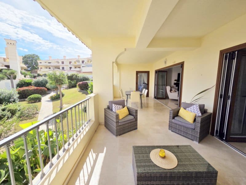 Apartamento de 3 habitaciones en La Duquesa / Puerto de la Duquesa en venta con piscina garaje - 525.000 € (Ref: 10158414)