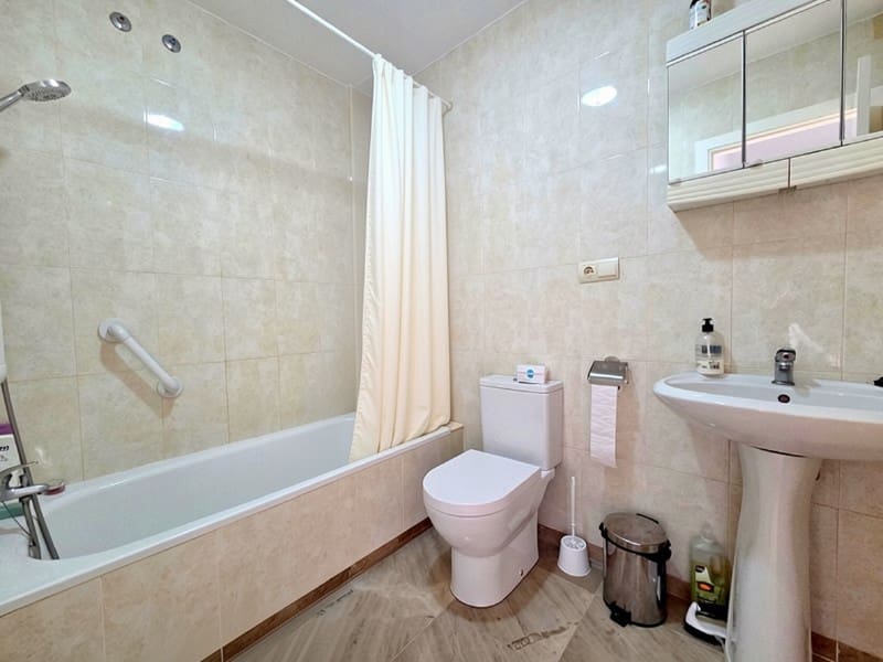 Apartamento de 2 habitaciones en La Duquesa / Puerto de la Duquesa en venta con piscina - 280.000 € (Ref: 10158416)