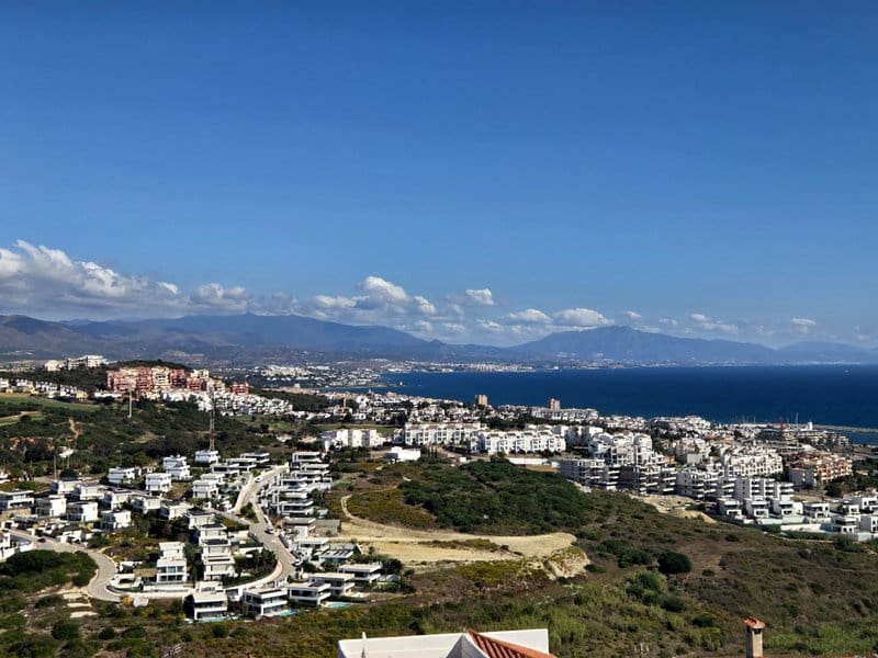 Apartamento de 2 habitaciones en La Duquesa / Puerto de la Duquesa en venta con piscina - 280.000 € (Ref: 10158416)