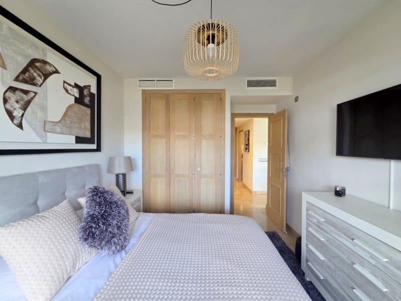 1 sypialnia Apartament na sprzedaż w La Duquesa / Puerto de la Duquesa z basenem garażem - 299 950 € (Ref: 10158513)