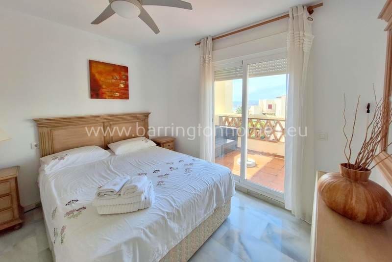 3 sypialnia Penthouse na sprzedaż w Casares z basenem - 325 000 € (Ref: 8886841)