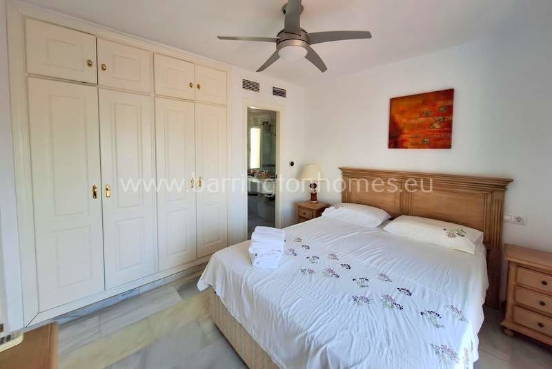 3 sypialnia Penthouse na sprzedaż w Casares z basenem - 325 000 € (Ref: 8886841)