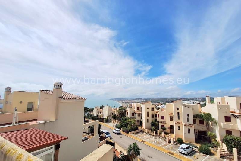 3 sypialnia Penthouse na sprzedaż w Casares z basenem - 325 000 € (Ref: 8886841)