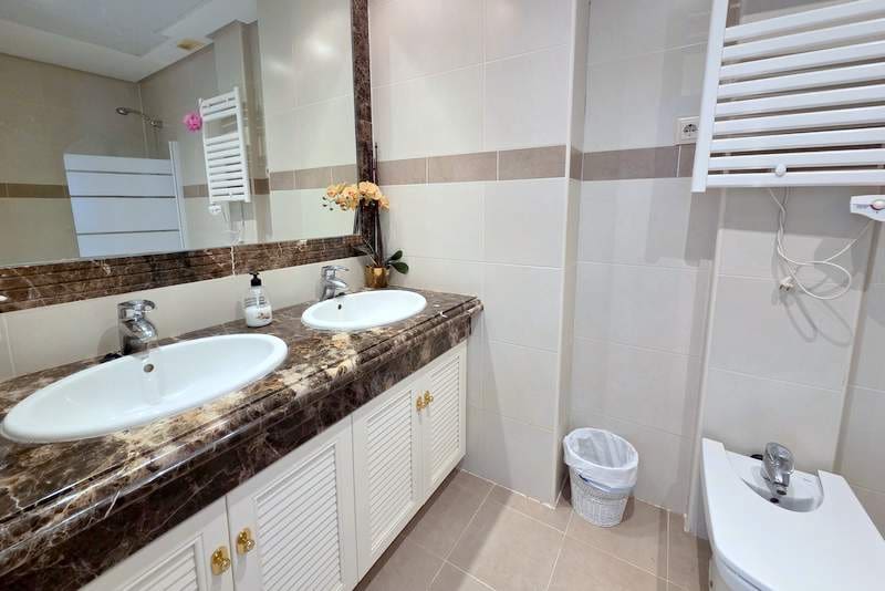 3 chambre Maison de Ville à vendre à Estepona avec piscine garage - 445 000 € (Ref: 9103165)