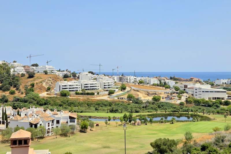 3 chambre Maison de Ville à vendre à Estepona avec piscine garage - 445 000 € (Ref: 9103165)