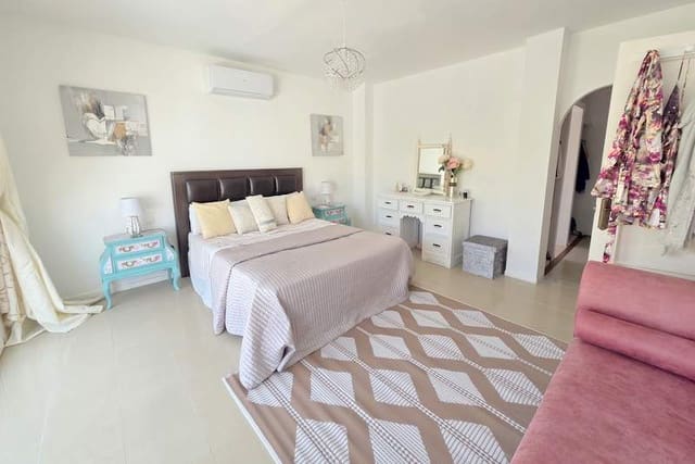 5 chambre Villa/Maison à vendre à La Duquesa / Puerto de la Duquesa, Manilva avec piscine garage - 595 000 € (Ref: 9127487)