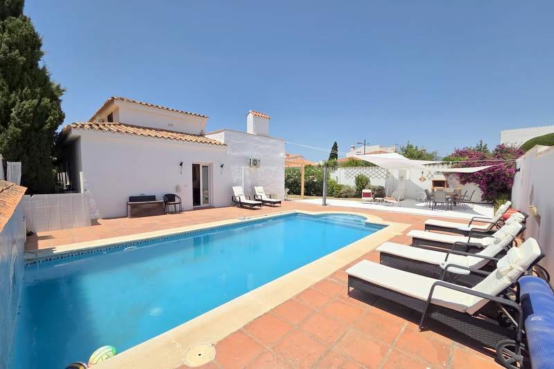 5 chambre Villa/Maison à vendre à La Duquesa / Puerto de la Duquesa avec piscine garage - 595 000 € (Ref: 9127487)