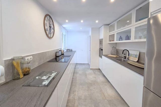 5 chambre Villa/Maison à vendre à La Duquesa / Puerto de la Duquesa, Manilva avec piscine garage - 595 000 € (Ref: 9127487)