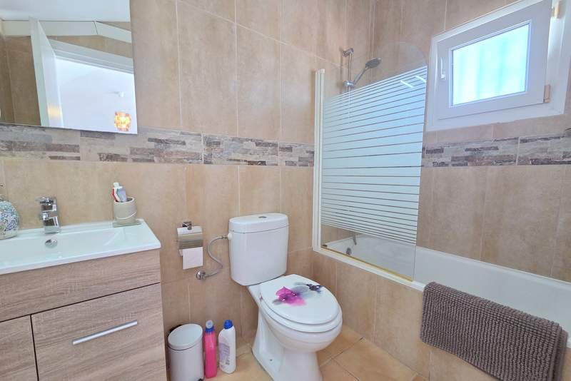 5 chambre Villa/Maison à vendre à La Duquesa / Puerto de la Duquesa avec piscine garage - 595 000 € (Ref: 9127487)