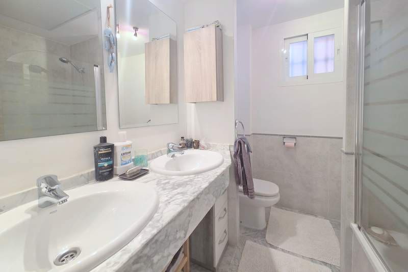 3 soveværelse Lejlighed til salg i La Duquesa / Puerto de la Duquesa med swimmingpool garage - € 369.000 (Ref: 9219035)